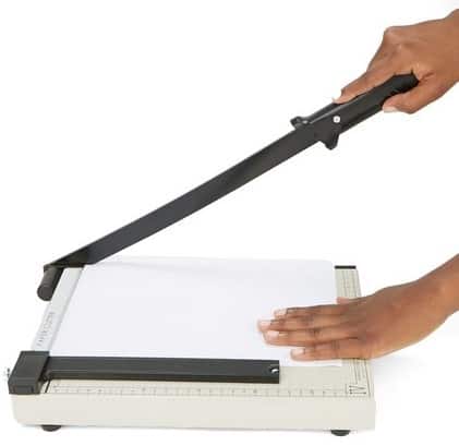 裁纸机:用于在白色背景上把纸张切成所需大小。