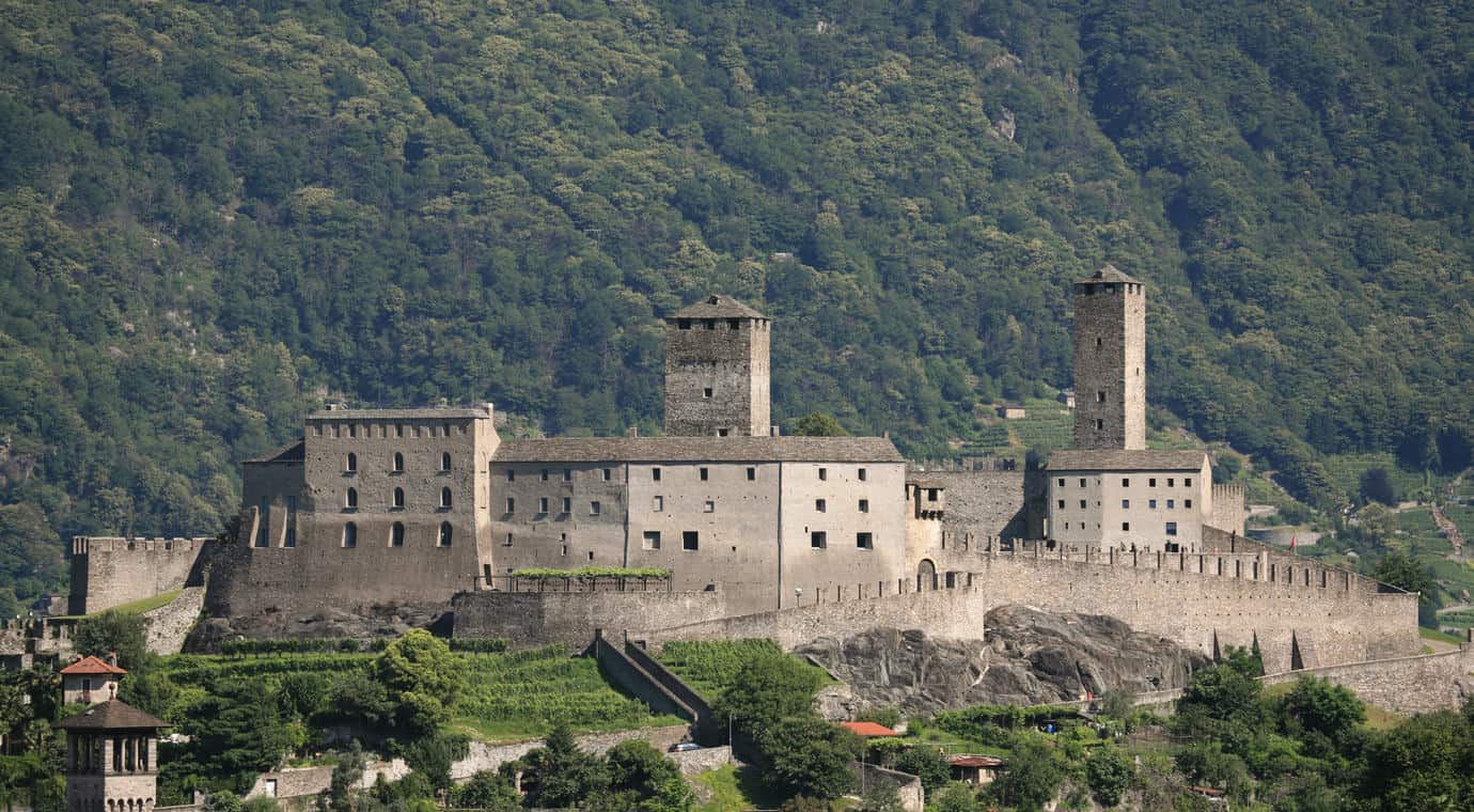瑞士贝林佐纳的大城堡